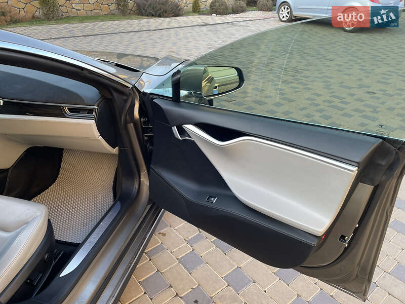 Ліфтбек Tesla Model S 2015 в Вінниці