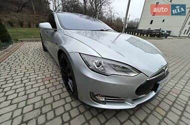 Ліфтбек Tesla Model S 2015 в Львові