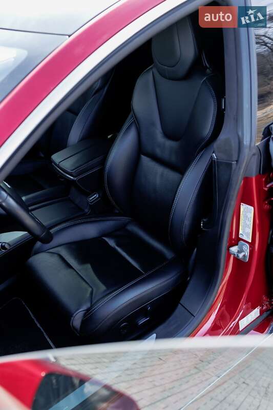 Лифтбек Tesla Model S 2019 в Львове