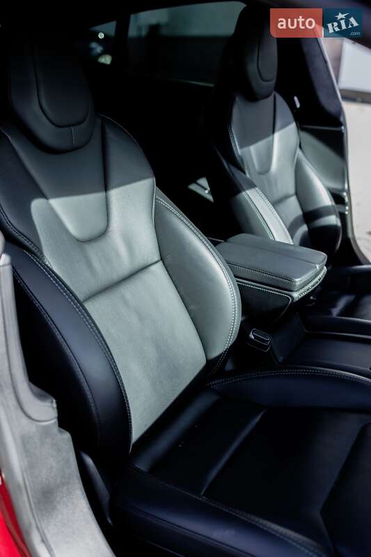 Лифтбек Tesla Model S 2019 в Львове