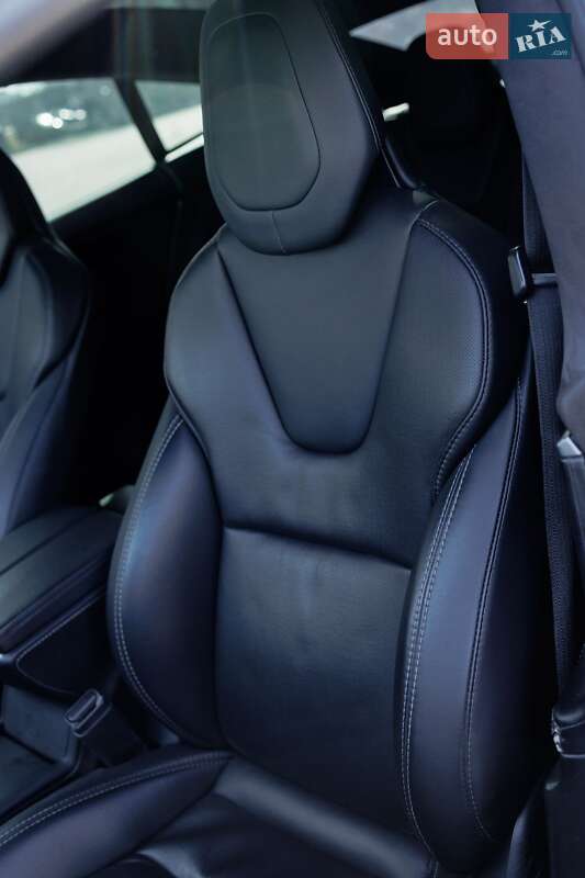 Лифтбек Tesla Model S 2019 в Львове