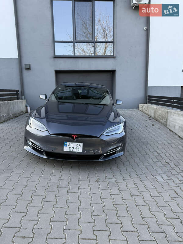 Лифтбек Tesla Model S 2015 в 
