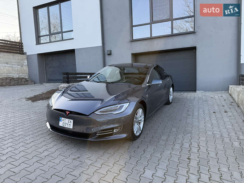 Лифтбек Tesla Model S 2015 в Черновцах