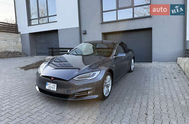 Лифтбек Tesla Model S 2015 в 