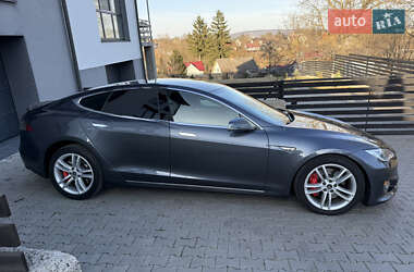 Лифтбек Tesla Model S 2015 в 