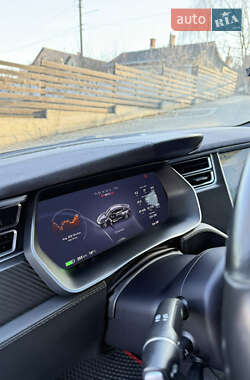 Лифтбек Tesla Model S 2015 в 