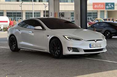 Лифтбек Tesla Model S 2020 в Днепре