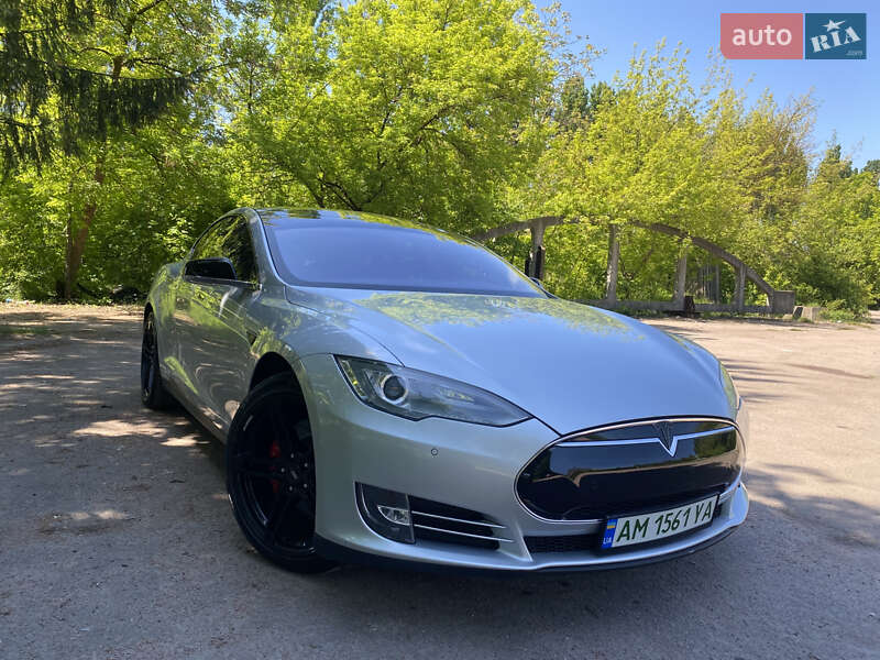 Лифтбек Tesla Model S 2014 в Житомире