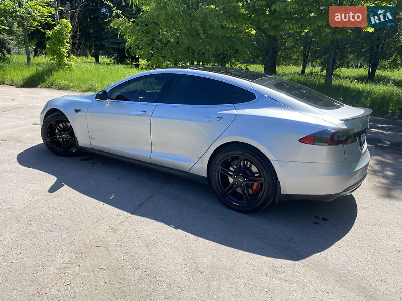 Лифтбек Tesla Model S 2014 в Житомире