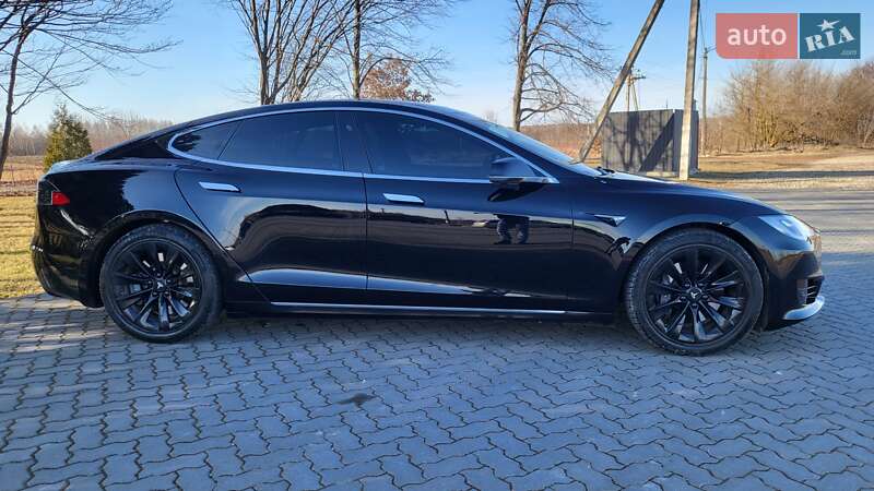 Лифтбек Tesla Model S 2016 в Коломые