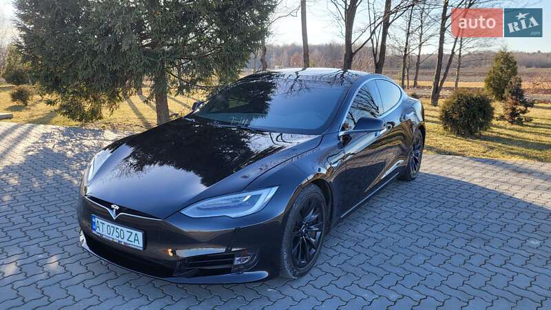 Лифтбек Tesla Model S 2016 в Коломые