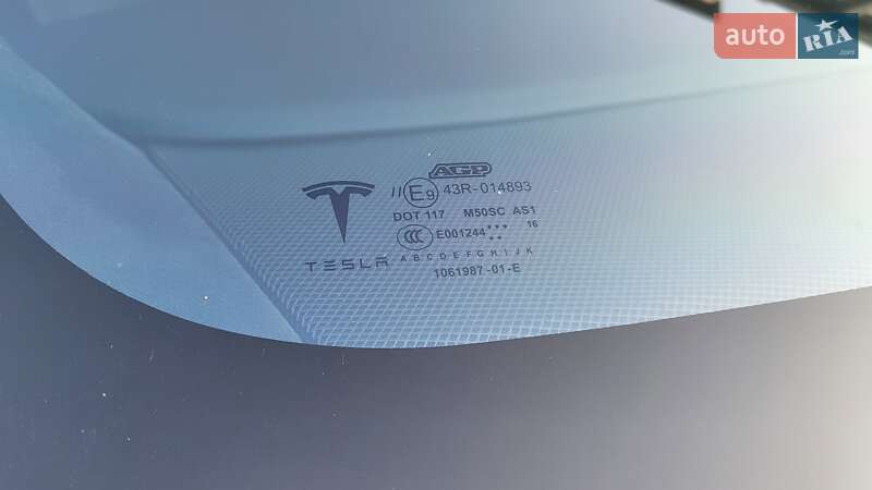 Лифтбек Tesla Model S 2016 в Коломые