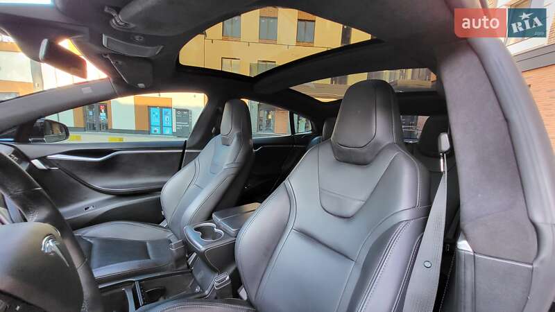 Лифтбек Tesla Model S 2016 в Коломые