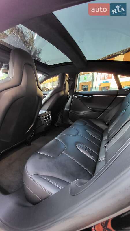 Лифтбек Tesla Model S 2016 в Коломые