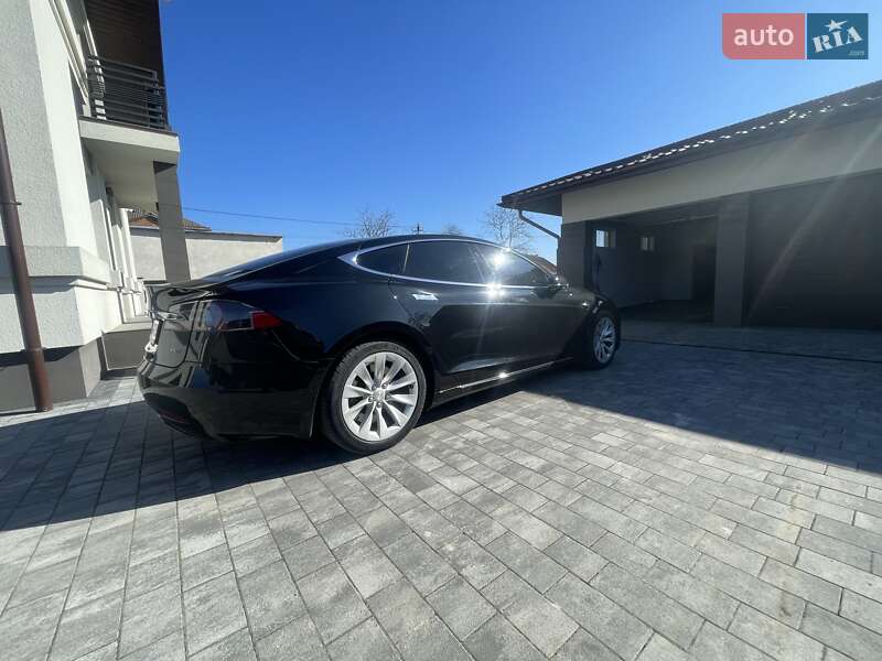 Лифтбек Tesla Model S 2018 в Львове