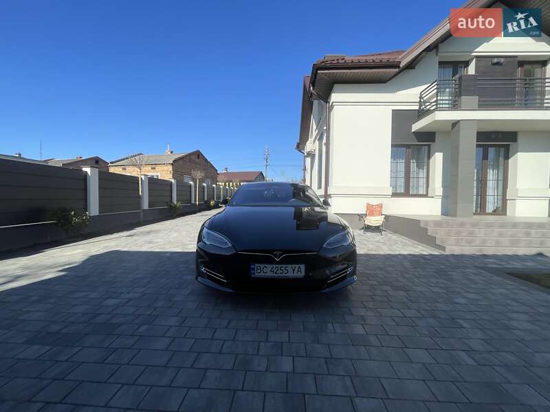Лифтбек Tesla Model S 2018 в Львове