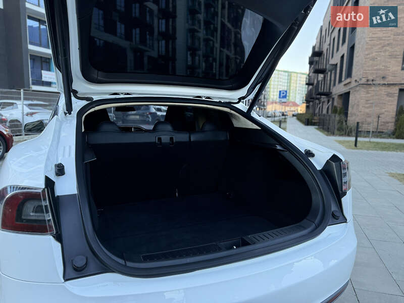 Лифтбек Tesla Model S 2013 в Ивано-Франковске фото 17 Лифтбек Tesla Model S 2013 в Ивано-Франковске