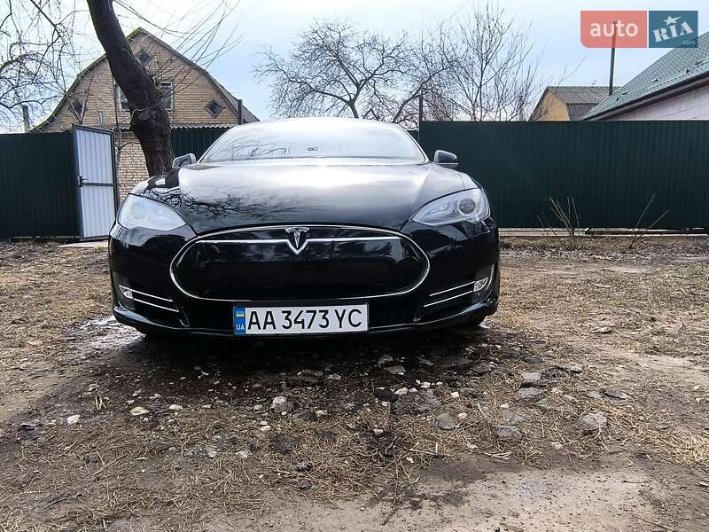 Лифтбек Tesla Model S 2013 в 