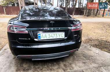 Лифтбек Tesla Model S 2013 в 