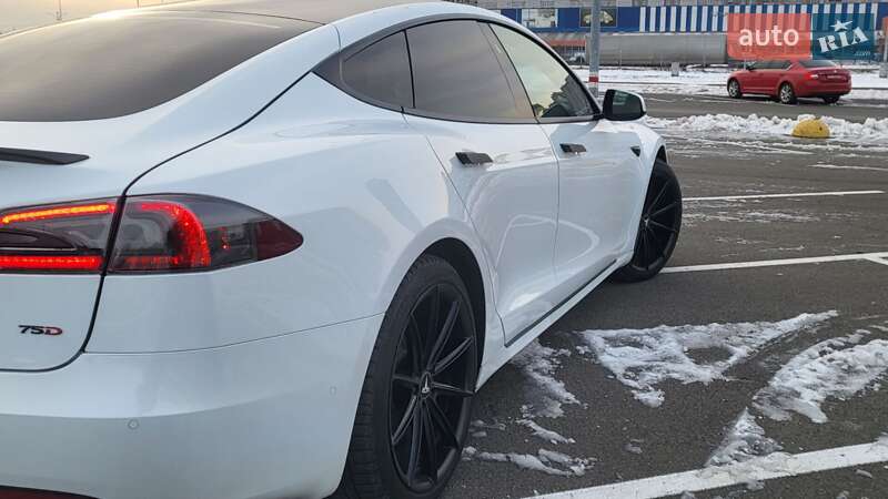 Ліфтбек Tesla Model S 2018 в Києві