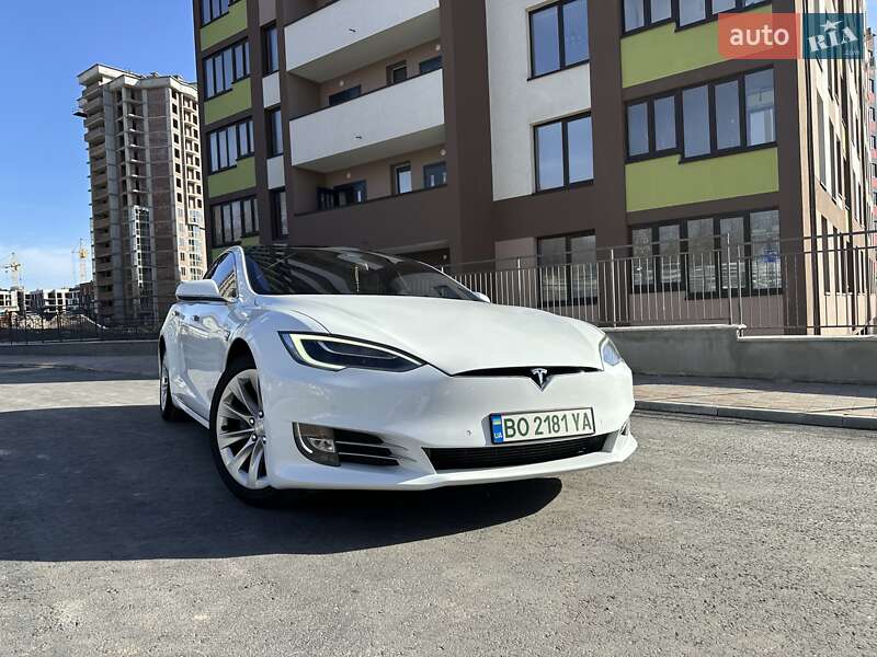 Ліфтбек Tesla Model S 2016 в Тернополі