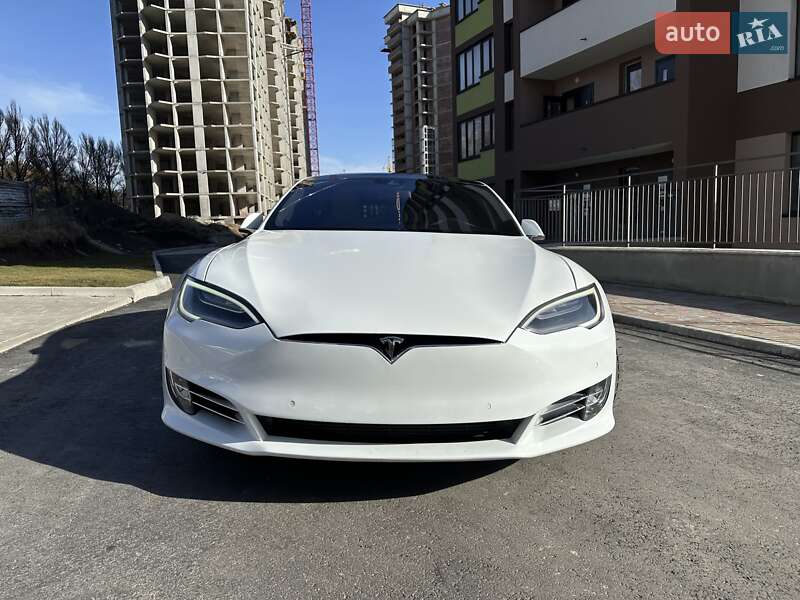 Ліфтбек Tesla Model S 2016 в Тернополі