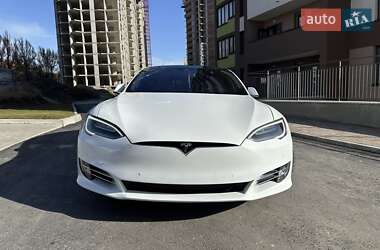 Лифтбек Tesla Model S 2016 в 