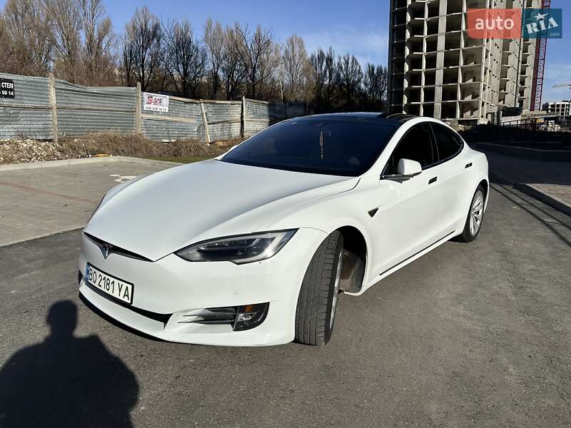 Ліфтбек Tesla Model S 2016 в Тернополі