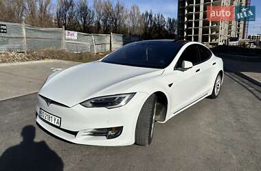 Лифтбек Tesla Model S 2016 в 