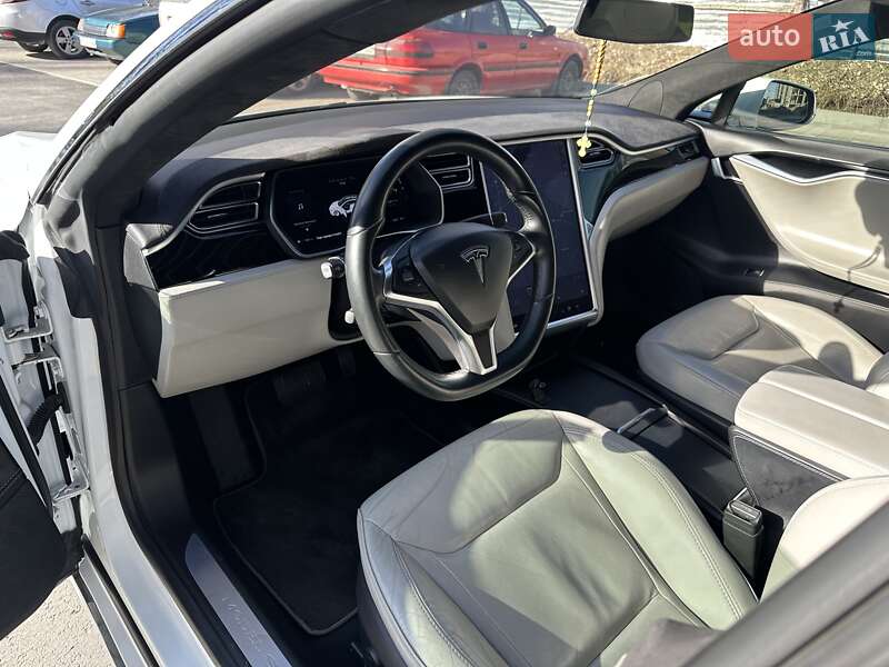 Ліфтбек Tesla Model S 2016 в Тернополі