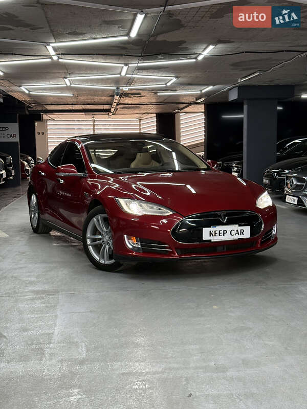 Лифтбек Tesla Model S 2014 в 