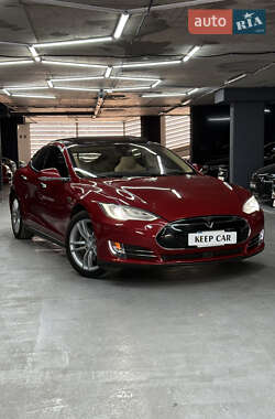 Лифтбек Tesla Model S 2014 в 
