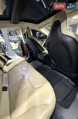 Лифтбек Tesla Model S 2014 в 