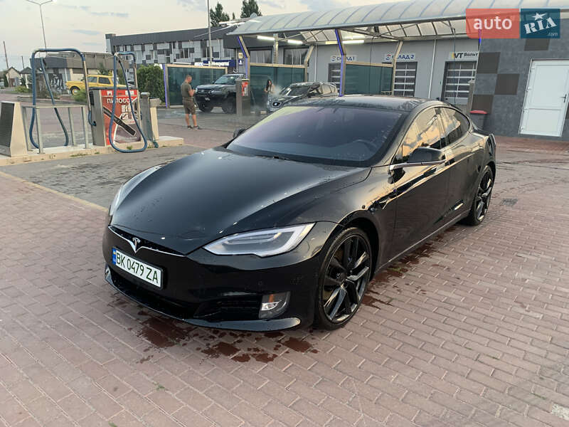 Лифтбек Tesla Model S 2017 в 