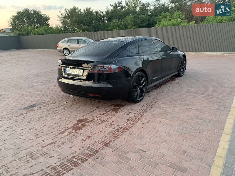 Ліфтбек Tesla Model S 2017 в Сарнах