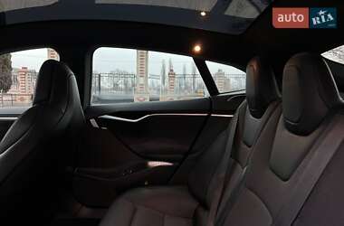 Лифтбек Tesla Model S 2017 в 