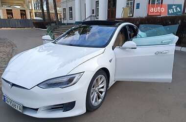 Лифтбек Tesla Model S 2016 в 