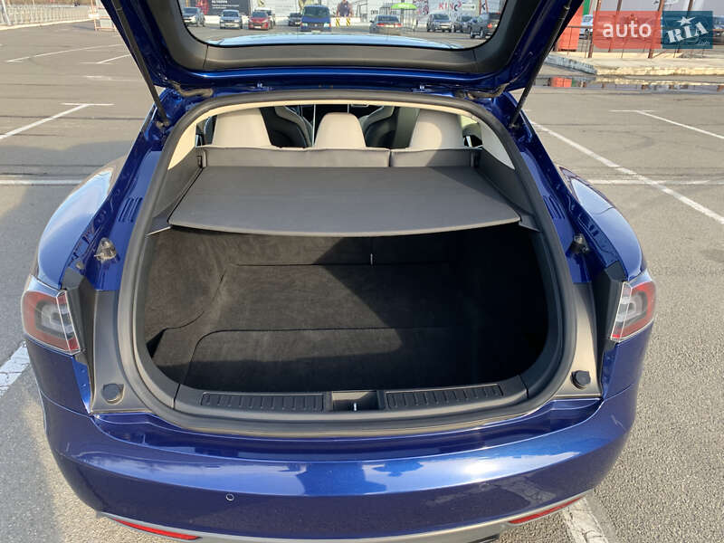 Ліфтбек Tesla Model S 2015 в Києві фото 6 Ліфтбек Tesla Model S 2015 в Києві