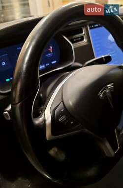 Лифтбек Tesla Model S 2015 в 