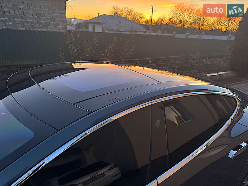Ліфтбек Tesla Model S 2017 в Косові