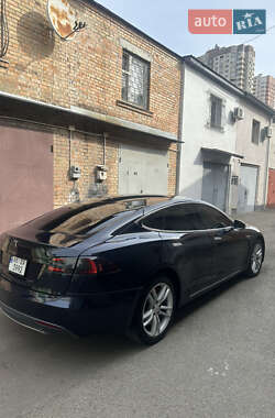 Лифтбек Tesla Model S 2013 в 