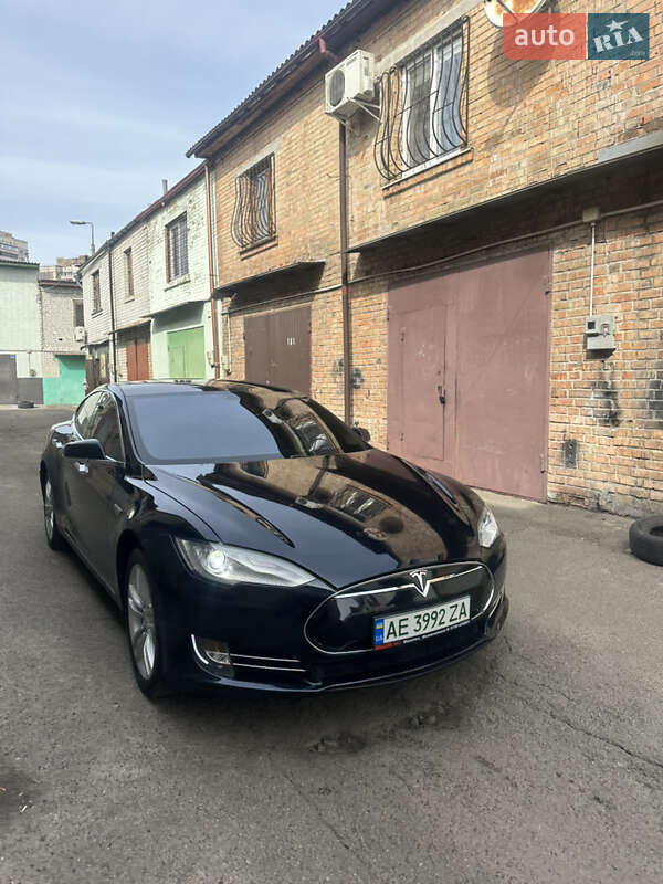 Лифтбек Tesla Model S 2013 в 