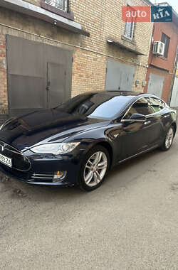 Лифтбек Tesla Model S 2013 в 