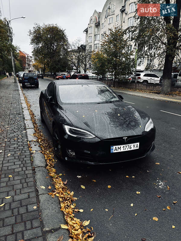 Лифтбек Tesla Model S 2018 в 