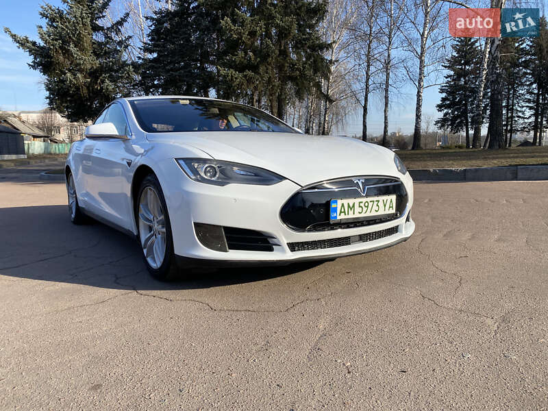 Лифтбек Tesla Model S 2016 в Житомире фото 3 Лифтбек Tesla Model S 2016 в Житомире