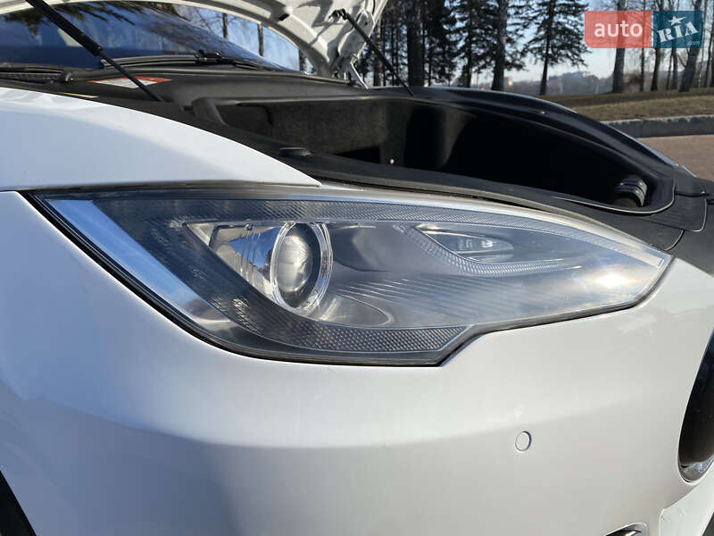 Лифтбек Tesla Model S 2016 в Житомире