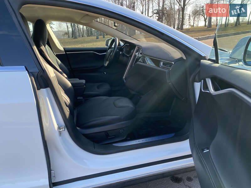 Лифтбек Tesla Model S 2016 в Житомире фото 11 Лифтбек Tesla Model S 2016 в Житомире