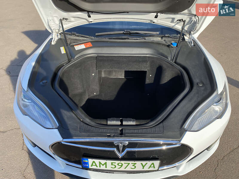 Лифтбек Tesla Model S 2016 в Житомире