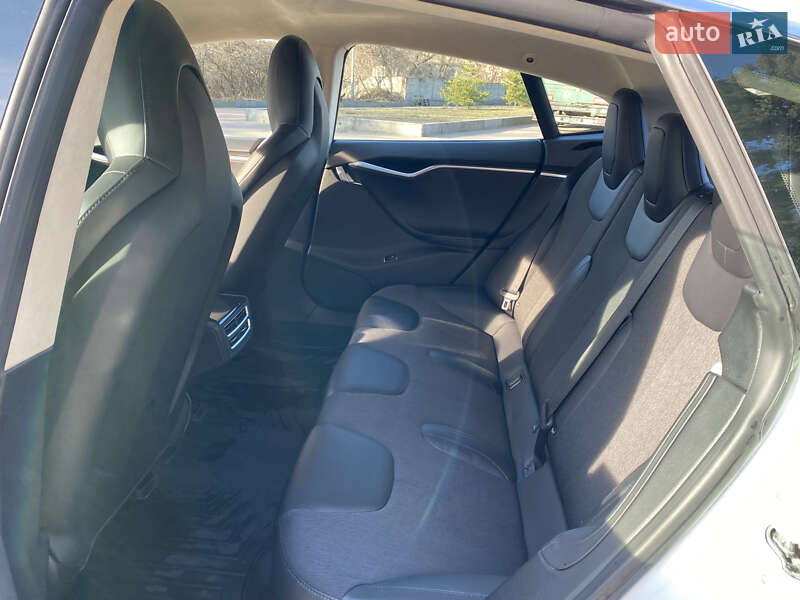 Лифтбек Tesla Model S 2016 в Житомире фото 15 Лифтбек Tesla Model S 2016 в Житомире