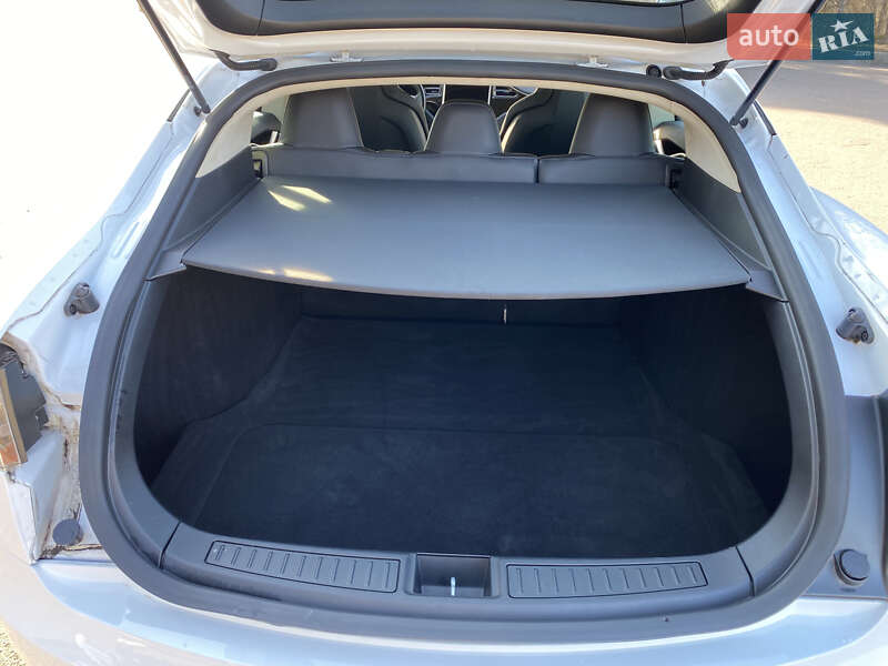 Лифтбек Tesla Model S 2016 в Житомире фото 24 Лифтбек Tesla Model S 2016 в Житомире